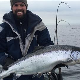 Andreas med lax från landsort